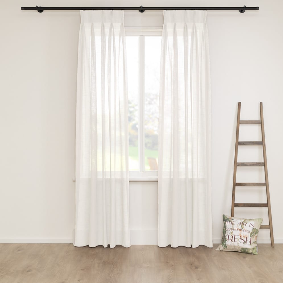 A House of Happiness Coffea inbetweenstof van 54% Recycled pet, 46% Polyester, 320 cm, verkrijgbaar in 3 kleuren.