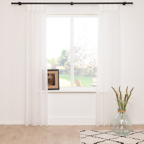 A House of Happiness Dagmar vitrage van 100% Polyester, 295 cm, verkrijgbaar in 2 kleuren.