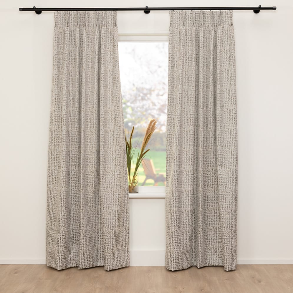 A House of Happiness Fauna akoestische gordijnstof van 55% Recycled pet, 45% Polyester, 300 cm, verkrijgbaar in 2 kleuren.