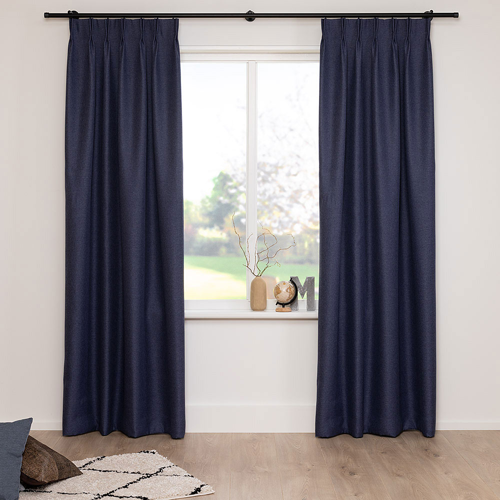 A House of Happiness Fireflex Recycle FR akoestische gordijnstof van 85% Polyester, 14% Recycled pet, 145 cm, verkrijgbaar in 6 kleuren.