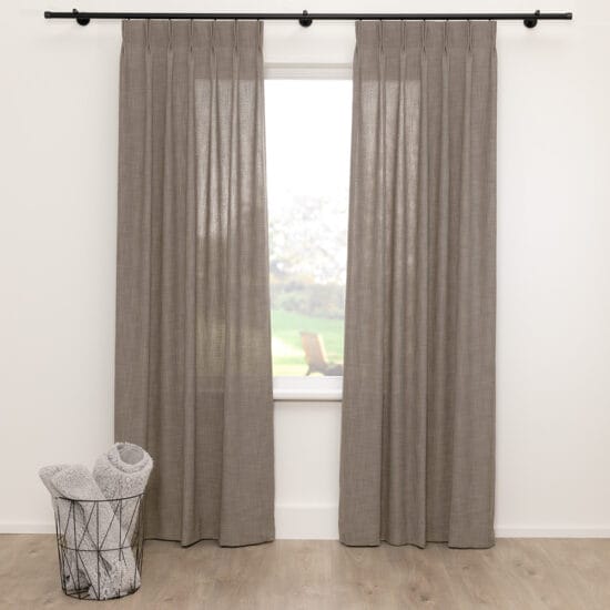 A House of Happiness Flamondo FR akoestische gordijnstof van 100% Recycled pet, 144 cm, verkrijgbaar in 24 kleuren.