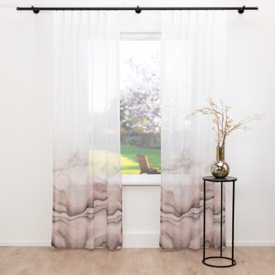 A House of Happiness Flow F.R. vitrage van 55% Recycled pet, 45% Polyester, 317 cm, verkrijgbaar in 2 kleuren.