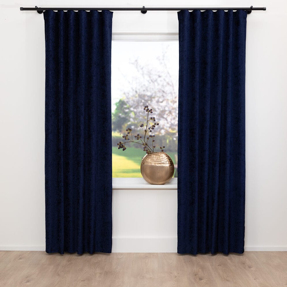 A House of Happiness Lash akoestische gordijnstof van 68% Polyester, 32% Recycled pet, 310 cm, verkrijgbaar in 13 kleuren.