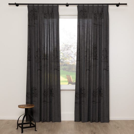 A House of Happiness Linden FR gordijnstof van 100% Recycled pet, 142 cm, verkrijgbaar in 3 kleuren.
