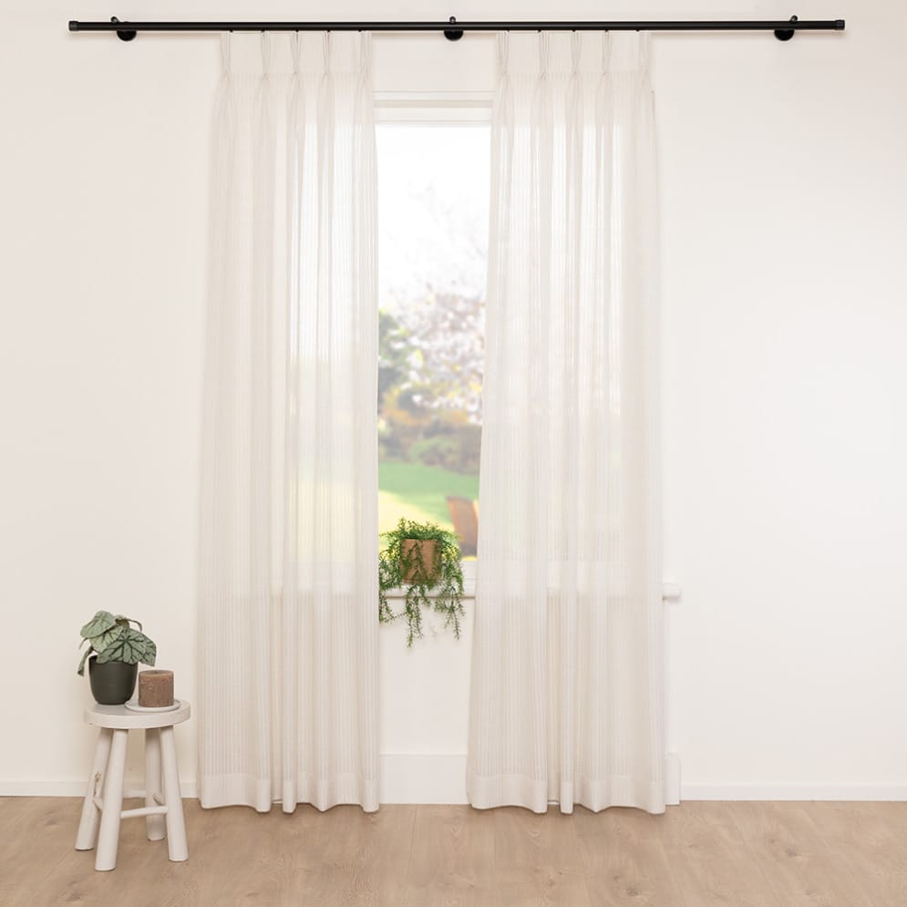 A House of Happiness Lungo inbetweenstof van 53% Recycled pet, 47% Polyester, 317 cm, verkrijgbaar in 3 kleuren.
