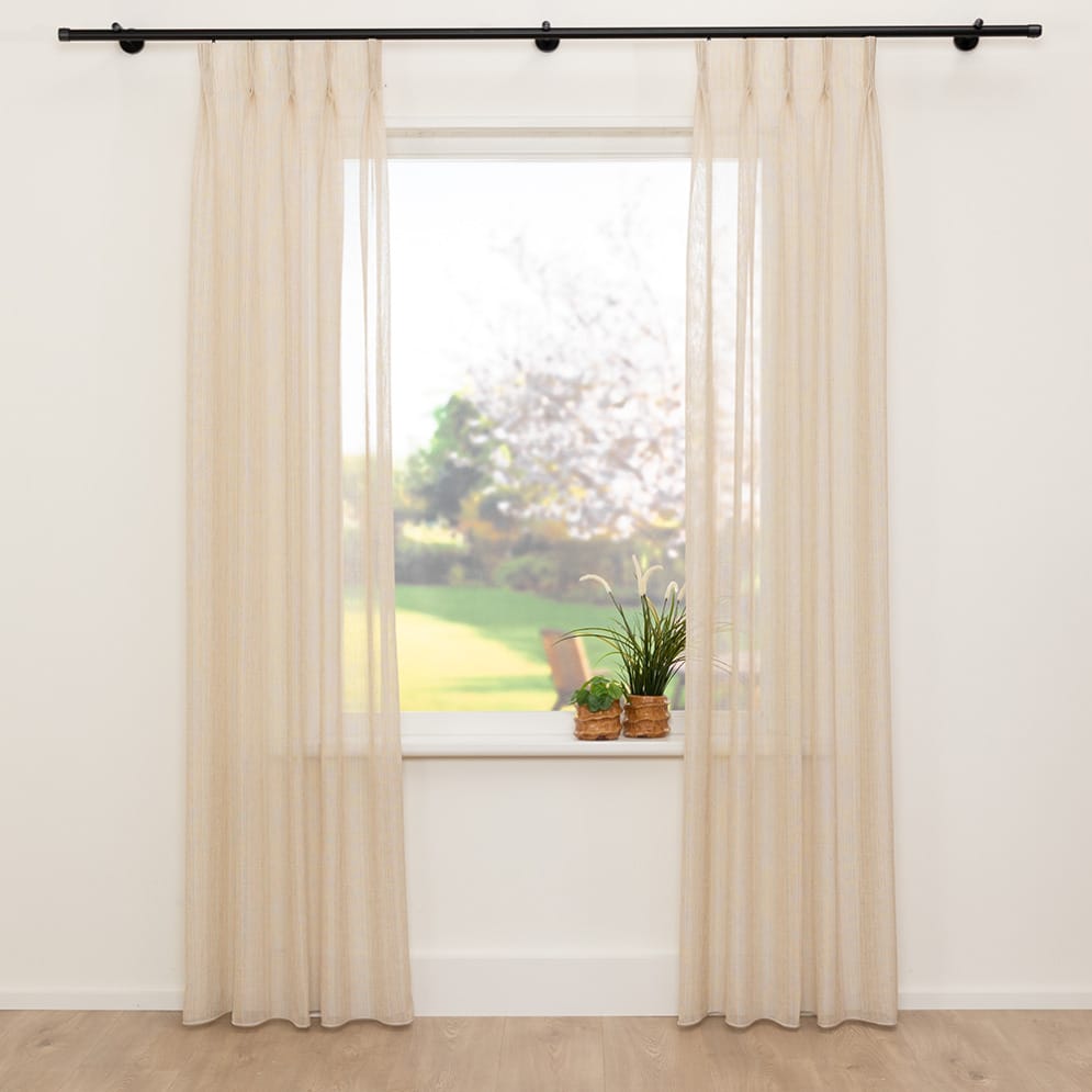 A House of Happiness Many FR inbetweenstof van 70% Polyester, 30% Recycled pet, 320 cm, verkrijgbaar in 2 kleuren.