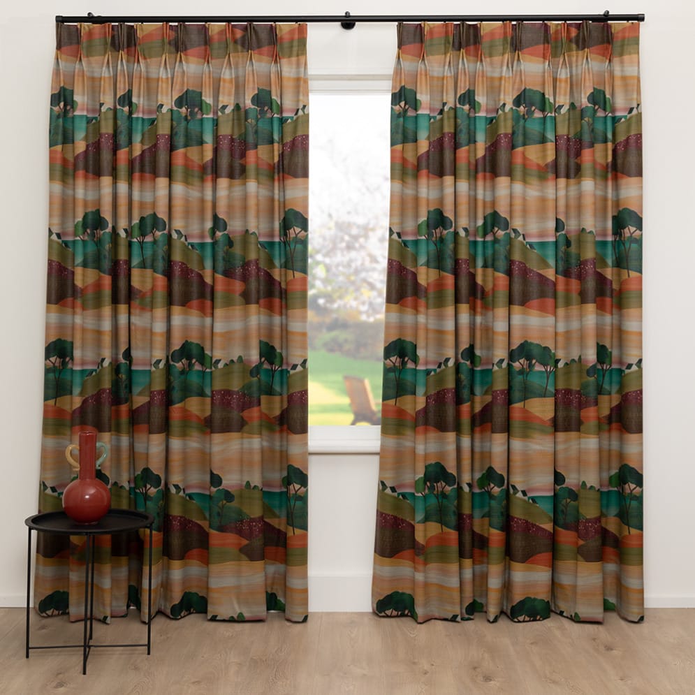 A House of Happiness Painting akoestische gordijnstof van 64% Polyester, 36% Recycled pet, 144 cm, verkrijgbaar in 3 kleuren.