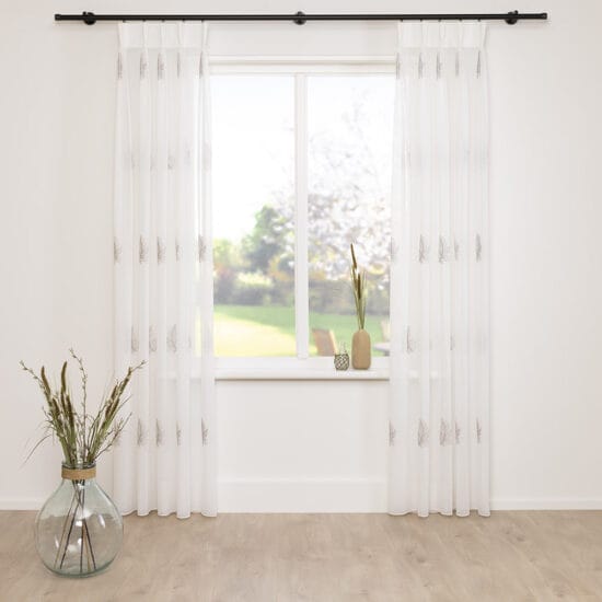 A House of Happiness Plume in de kleur Off white met grijs 15
