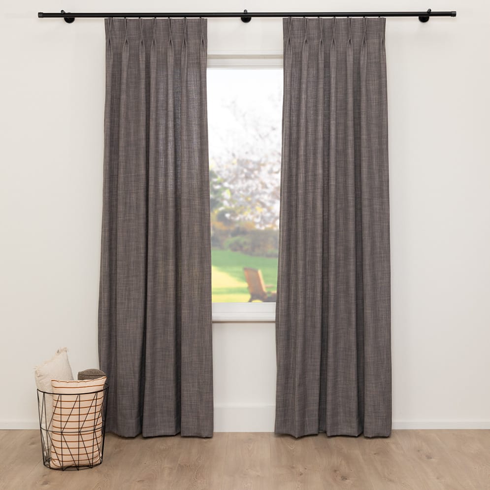 A House of Happiness Raw akoestische gordijnstof van 100% Recycled pet, 148 cm, verkrijgbaar in 7 kleuren.