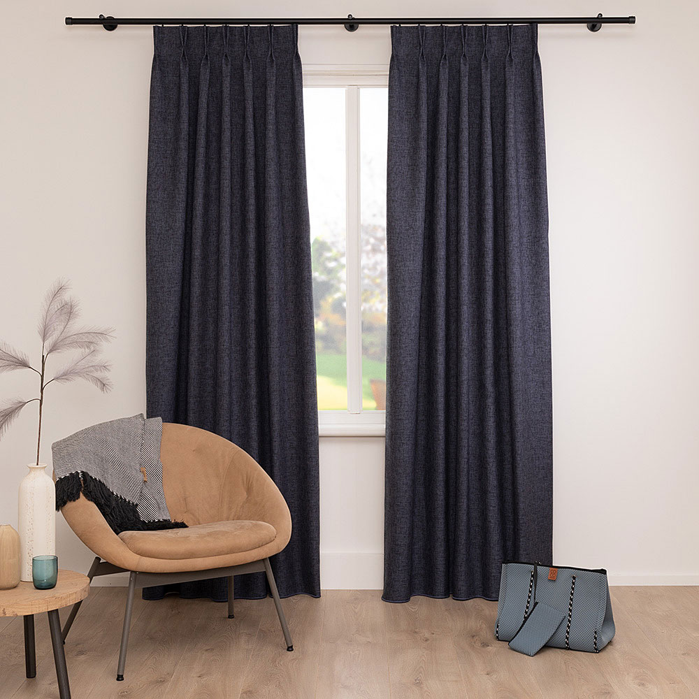 A House of Happiness Refresh akoestische gordijnstof van 55% Polyester, 45% Recycled pet, 305 cm, verkrijgbaar in 13 kleuren.
