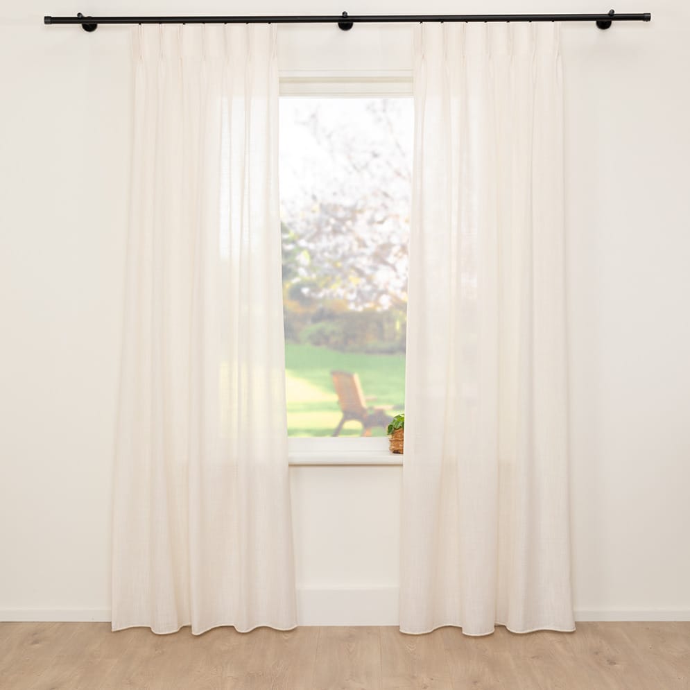 A House of Happiness Riven FR inbetweenstof van 51% Recycled pet, 49% Polyester, 320 cm, verkrijgbaar in 12 kleuren.