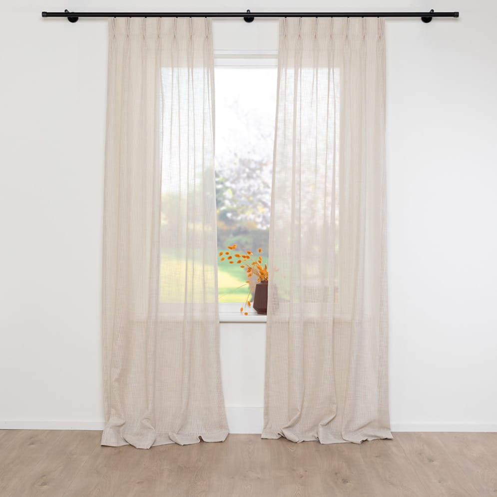 A House of Happiness Robusta inbetweenstof van 85% Recycled pet, 15% Polyester, 318 cm, verkrijgbaar in 2 kleuren.