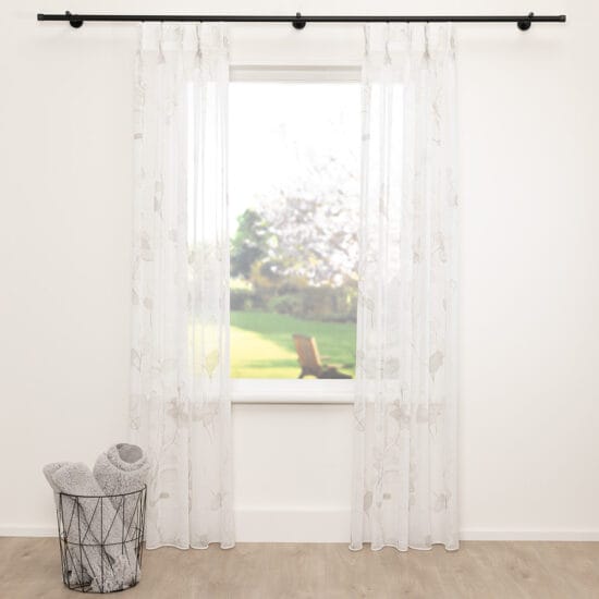 A House of Happiness Seaside FR vitrage van 70% Polyester, 30% Recycled pet, 300 cm, verkrijgbaar in 2 kleuren.