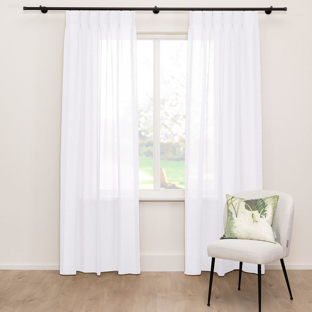 A House of Happiness Secure vitrage van 50% Polyester, 50% Recycled pet, 315 cm, verkrijgbaar in 20 kleuren.