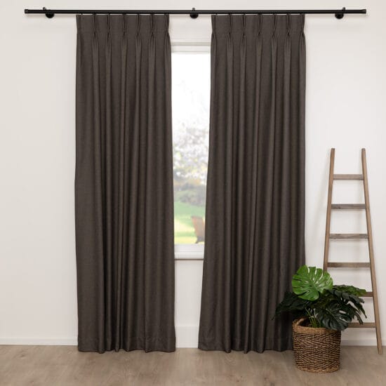 A House of Happiness Silence akoestische gordijnstof van 53% Polyester, 47% Recycled pet, 300 cm, verkrijgbaar in 6 kleuren.