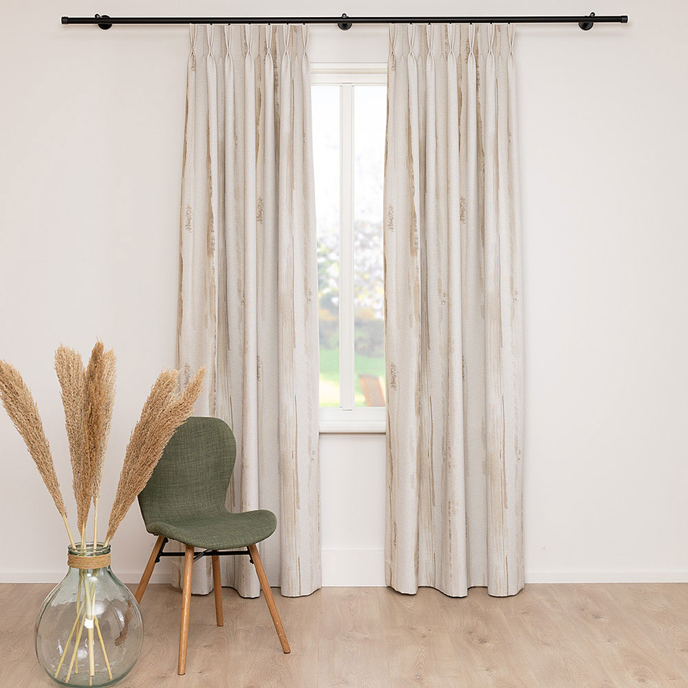 A House of Happiness Smagfuld dim-out gordijnstof van 60% Polyester, 40% Recycled pet, 136 cm, verkrijgbaar in 2 kleuren.