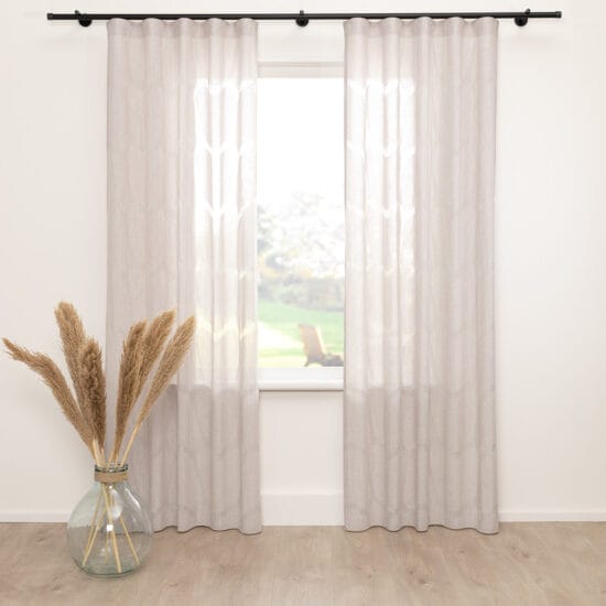 A House of Happiness Stonehenge inbetweenstof van 100% Recycled pet, 320 cm, verkrijgbaar in 2 kleuren.