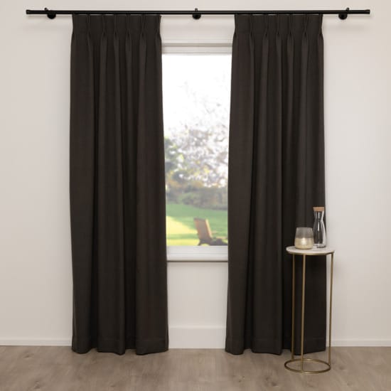 A House of Happiness Suitable gordijnstof van 48% Polyester, 52% Recycled pet, 300 cm, verkrijgbaar in 10 kleuren.