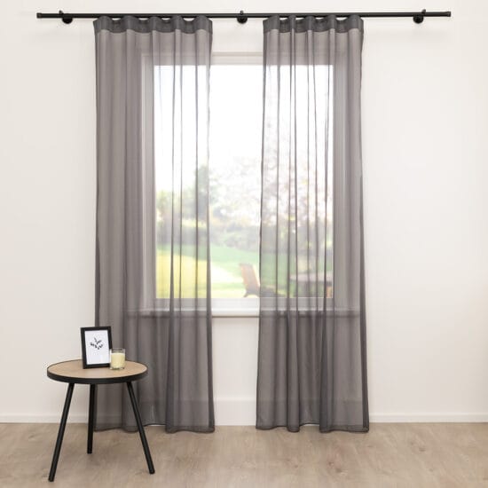 A House of Happiness Top Voile vitrage van 50% Polyester, 50% Recycled pet, 320 cm, verkrijgbaar in 11 kleuren.
