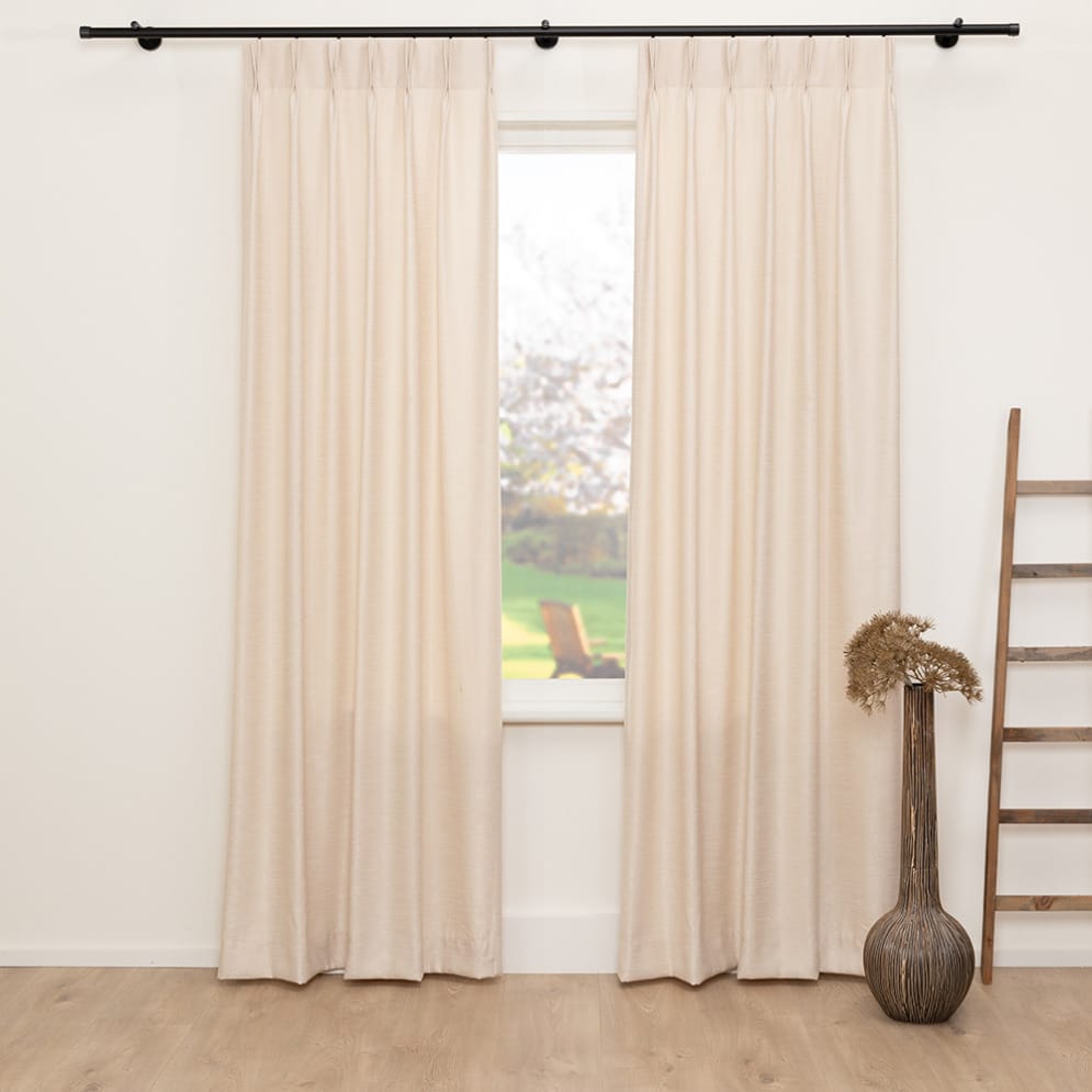 A House of Happiness Vibe gordijnstof van 61% Polyester, 39% Recycled pet, 300 cm, verkrijgbaar in 8 kleuren.