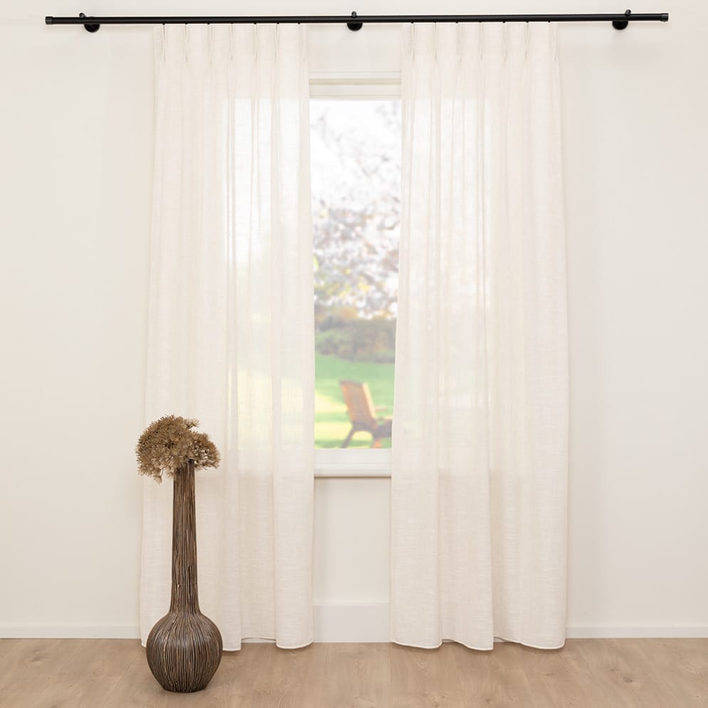 A House of Happiness Zerra inbetweenstof van 90% Recycled pet, 10% Linnen, 320 cm, verkrijgbaar in 4 kleuren.
