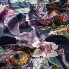 Carlucci Cosmic Flowers overgordijnstof in kleur CA1774/050