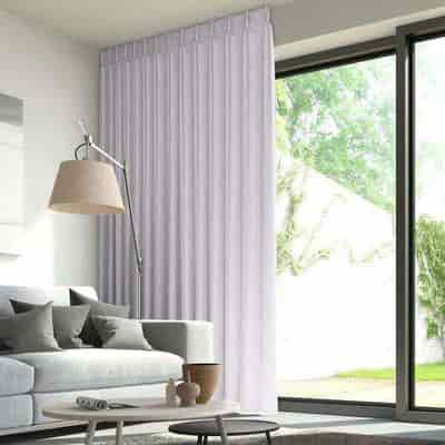 De Ploeg Be overgordijnstof van 100% Polyester Trevira CS, 310 cm, met 41 door de bron vermelde kleuren. Afgebeeld in kleurcode 00.