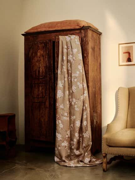 Etamine Reverie Florale toegepast in een interieur