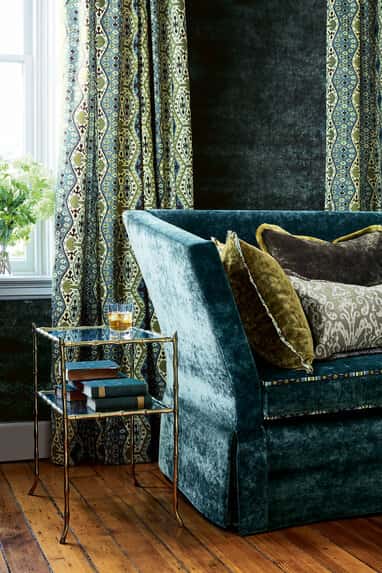 Hodsoll McKenzie Chatham Velvet toegepast in een interieur