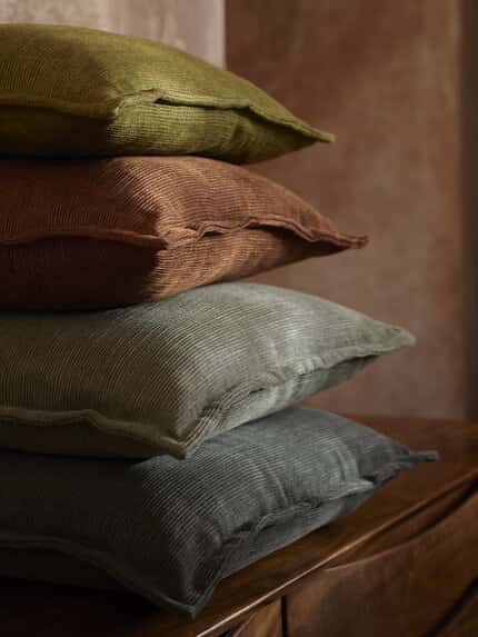 Hodsoll McKenzie Serra RE toegepast in een interieur
