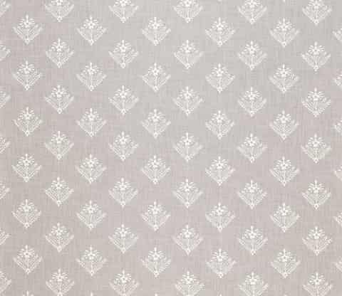 Laura Ashley LADY FERN EMBROIDERY gordijnstof in de kleur Almond
