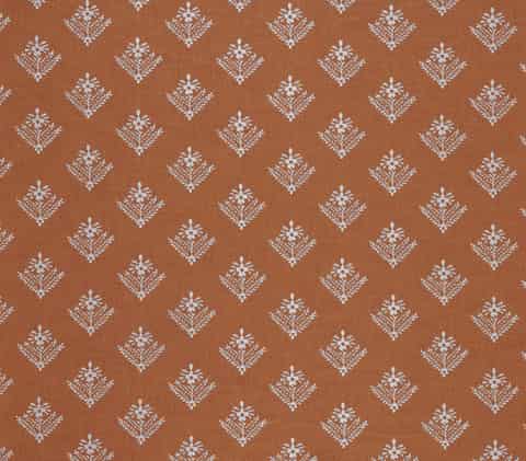 Laura Ashley LADY FERN EMBROIDERY gordijnstof in de kleur Tomato