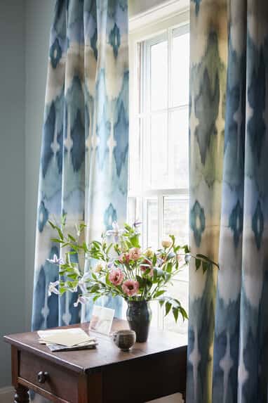 Travers Arbor Ikat toegepast in een interieur