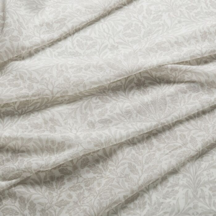 ACORN SHEER — Linen (Dovecote Vol 1) William Morris At Home ACORN SHEER, kleur Linen, Dovecote Vol 1