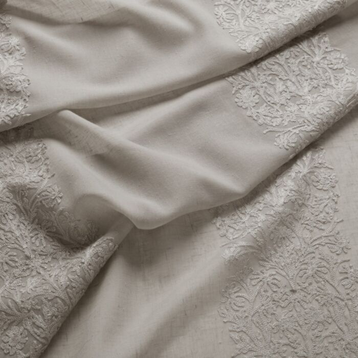 BLACKTHORN STRIPE SHEER — Linen (Dovecote Vol 1) William Morris At Home BLACKTHORN STRIPE SHEER, kleur Linen, Dovecote Vol 1