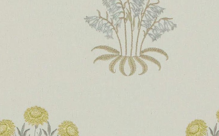 LILY FLOWER EMBROIDERY — Ochre (Kelmscott Gardens Vol 1) William Morris At Home LILY FLOWER EMBROIDERY, kleur Ochre, Kelmscott Gardens Vol 1