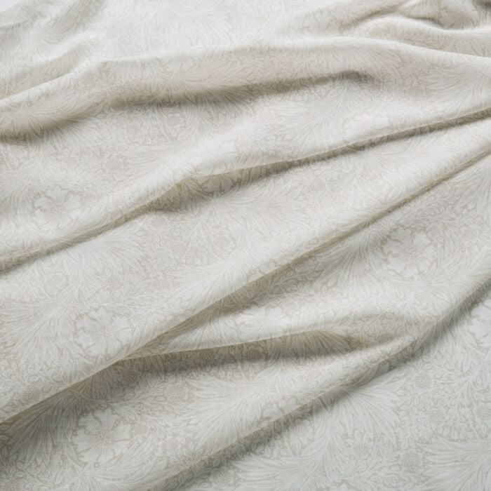 MARIGOLD SHEER — Oat (Dovecote Vol 1) William Morris At Home MARIGOLD SHEER, kleur Oat, Dovecote Vol 1