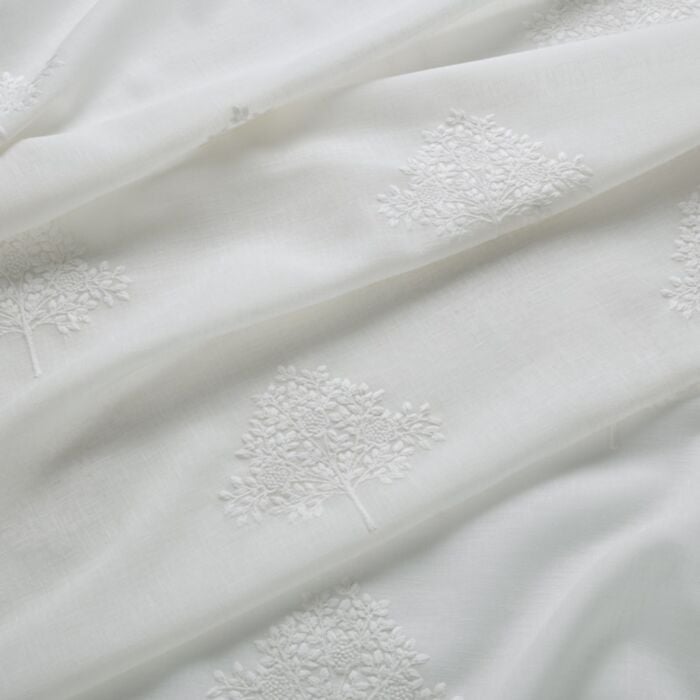 MARIGOLD TREE SHEER — Chalk (Dovecote Vol 1) William Morris At Home MARIGOLD TREE SHEER, kleur Chalk, Dovecote Vol 1