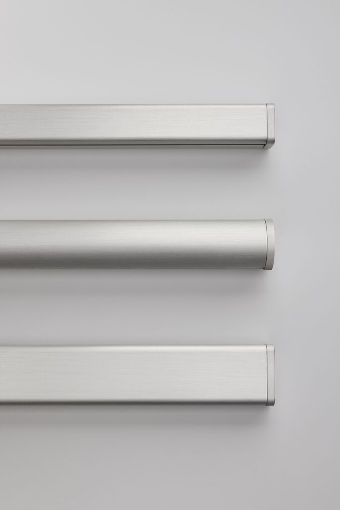 Productdetail van JAB SLIDE gordijnrail profielen Brushed Silver Productdetail van JAB SLIDE gordijnrail profielen Brushed Silver.
