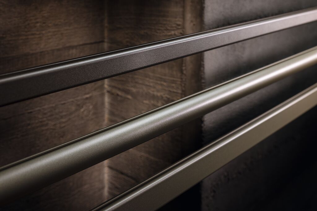 Productdetail van JAB SLIDE gordijnrails Soft Bronze Silk Gold Productdetail van JAB SLIDE gordijnrails Soft Bronze Silk Gold.