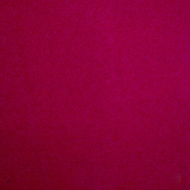 Hollandfelt wolvilt – kleur 08 donker fuchsia Kleurstaal Hollandfelt wolvilt 08 donker fuchsia