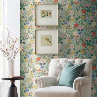 Rifle Paper Co. Wallpaper STRAWBERRY FIELDS RP7356 inspiratie bij behang winkel TULAY Behang Rotterdam