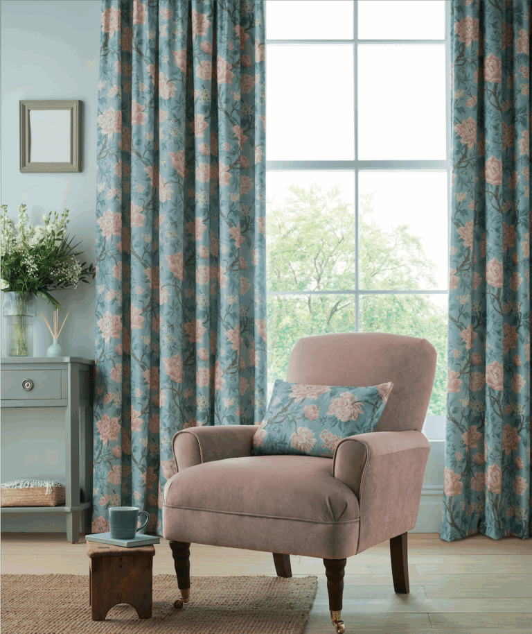 Laura Ashley Gordijnen TAPESTRY FLORAL CHENILLE Blush inspiratie bij Gordijnen op maat Rotterdam TULAY Gordijnen Rotterdam